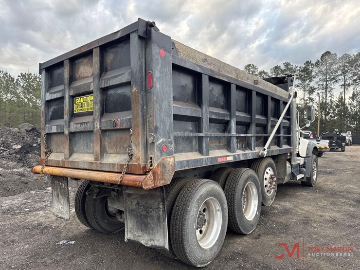 2017-mack-gu713-grantie-tri-axle-dump-truck-image-2
