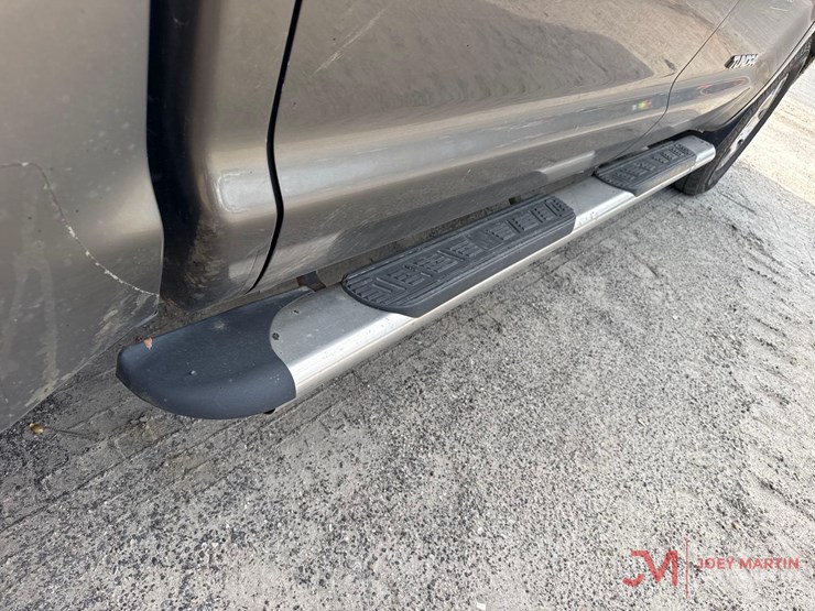 2011-toyota-tundra-sr5-image-24