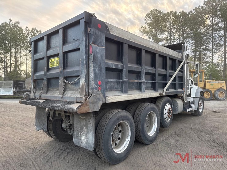 2016-mack-gu713-grantie-tri-axle-dump-truck-image-2