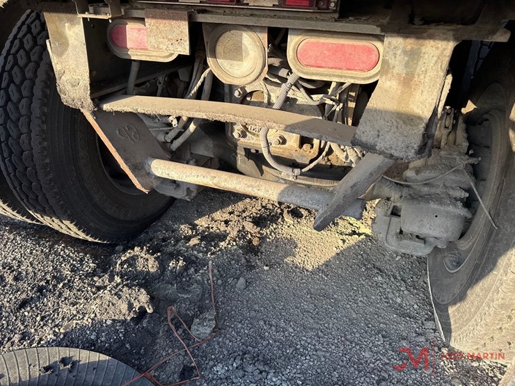 2016-mack-gu713-grantie-tri-axle-dump-truck-image-15