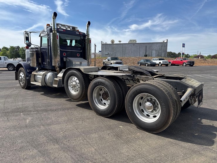 2007-peterbilt-379-image-3