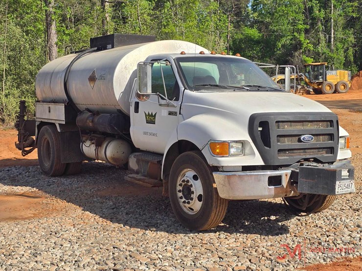 2007-ford-f750-image-1