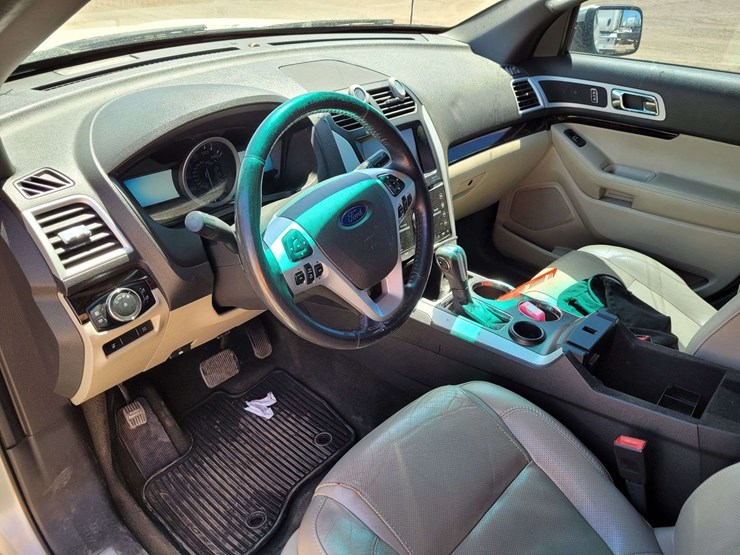 2013-ford-explorer-limited-image-13