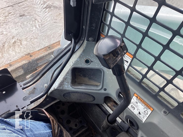 2015-bobcat-s650-image-15
