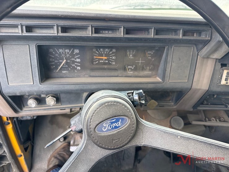 1995-ford-f800-image-28