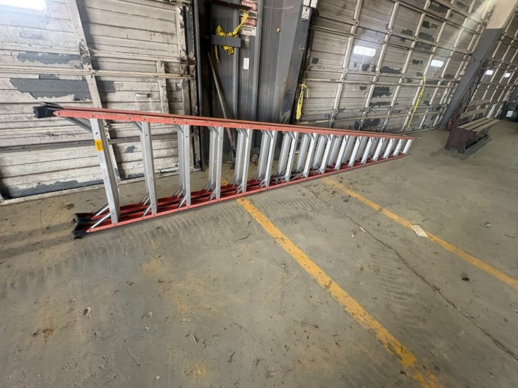#42115-•-louisville-15'-step-ladder-image-1