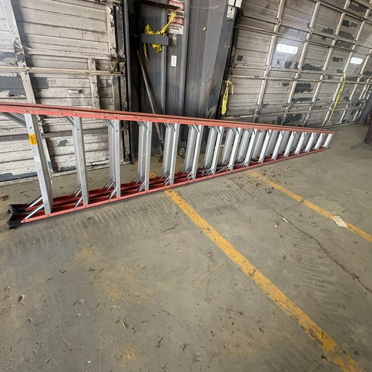 #42115 • Louisville 15' Step Ladder