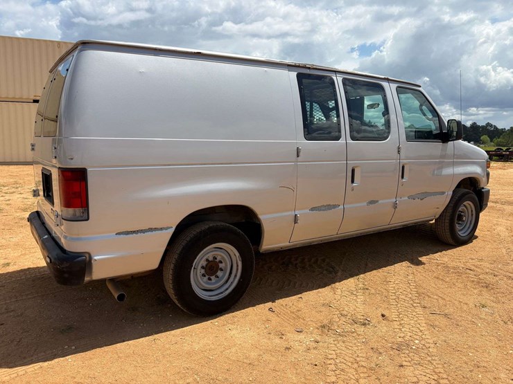 2009-utility-van-image-3