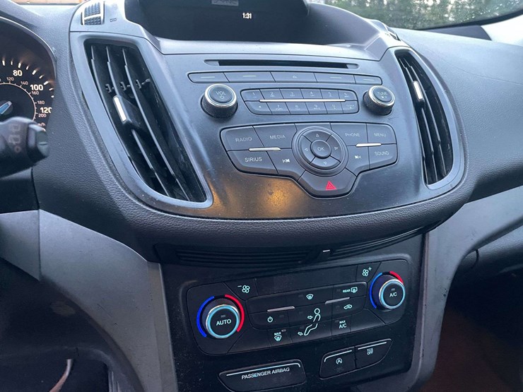 2017-ford-escape-se-image-13