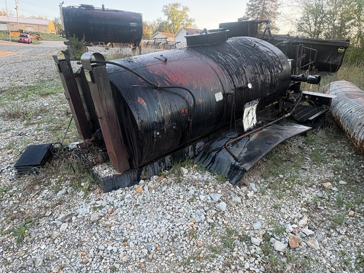 #23972-•-etnyre-8'-asphalt-tanker-image-1