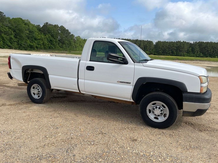 2006-chevrolet-silverado-2500-image-4