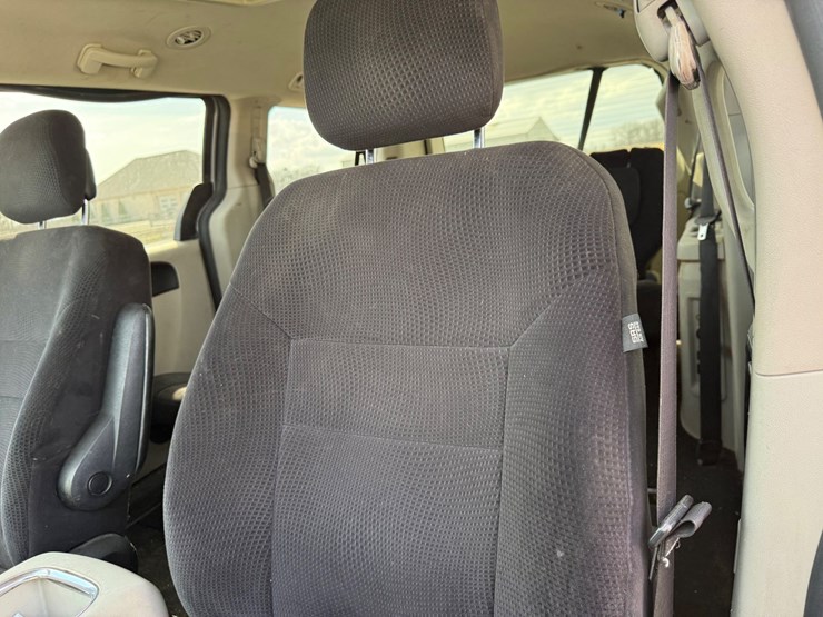 2014-dodge-grand-caravan-image-29