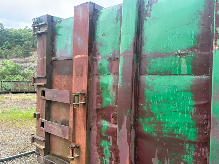#23996-•-~26'-5"x~9'-8"-roll-off-dumpster-image-17