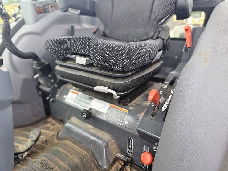 2021-kubota-mx6000-image-15