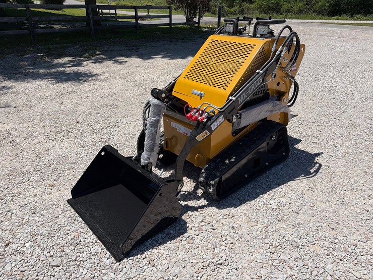 #229-•-unused-2026-agt-mx-crt23-mini-skid-steer-loader-image-1