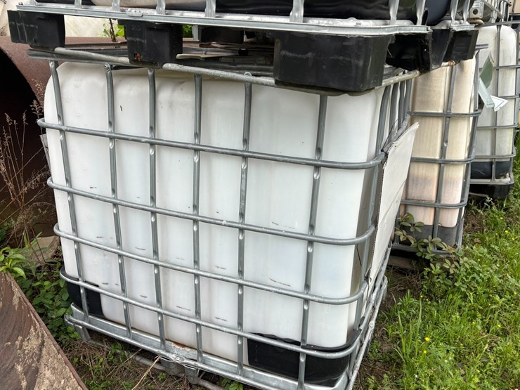 #23983-•-lot-of-(13)-poly-tanks-w/-cage-image-8