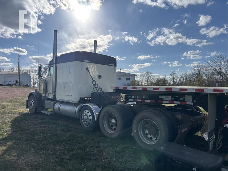 2006-freightliner-fld132-classic-xl-image-31