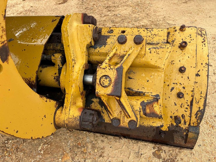 caterpillar-120-image-58