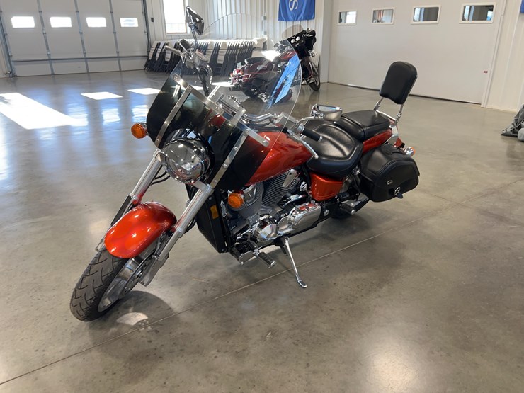2004-honda-vtx1800-motorcycle-image-1