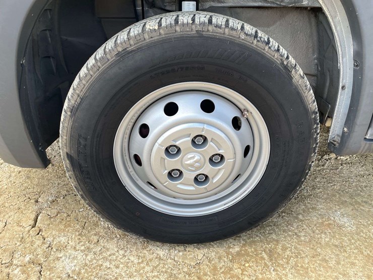2018-ram-promaster-2500-image-18