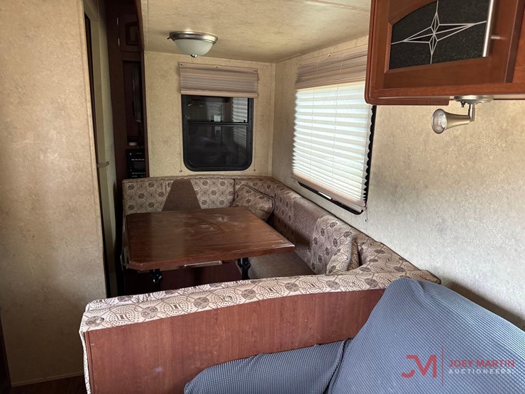2014-forest-river-flagstaff-classic-super-lite-fifth-wheel-camper-image-15