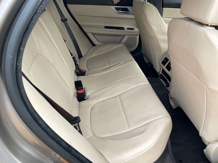 2017-jaguar-xf-4-door-sedan-(87,398-miles)-image-16