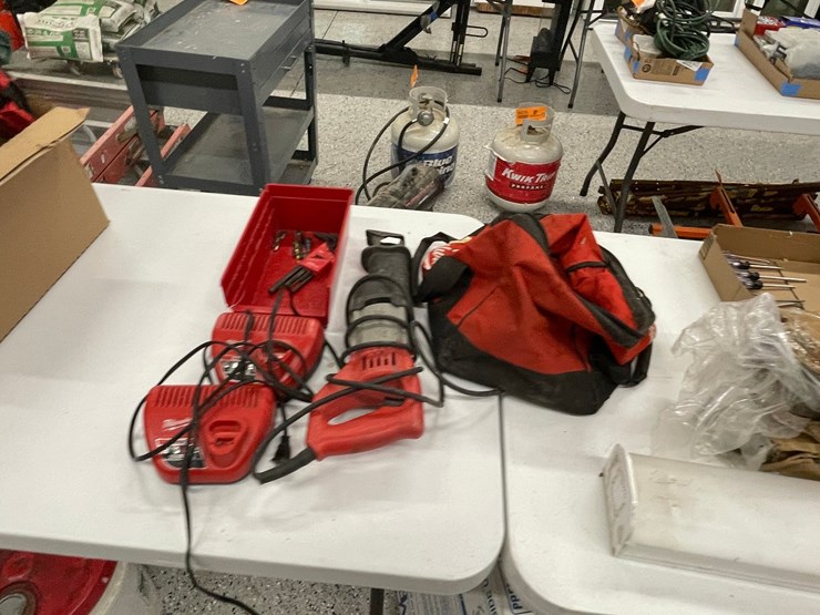 #8615-•-milwaukee-corded-sawzall-image-6