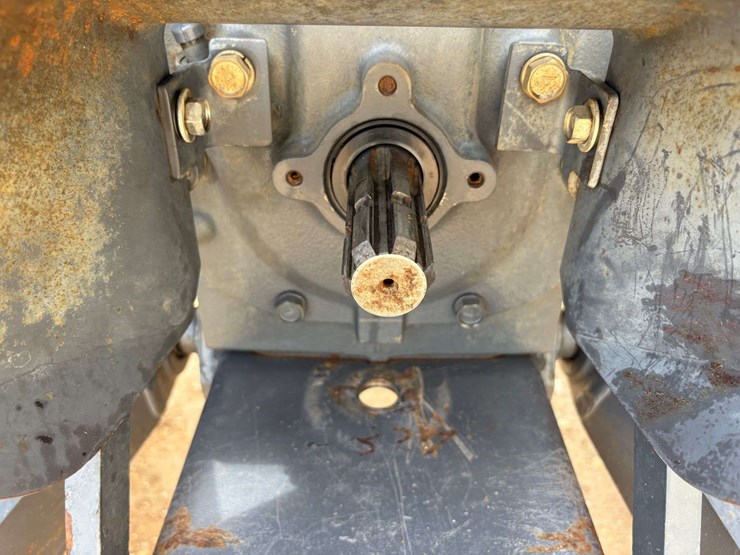 2013-kubota-m7040-image-28