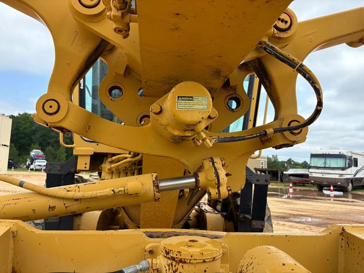 caterpillar-120-image-30
