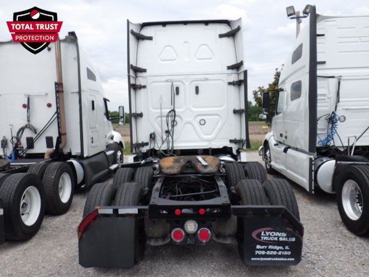 2021-freightliner-cascadia-126-image-13