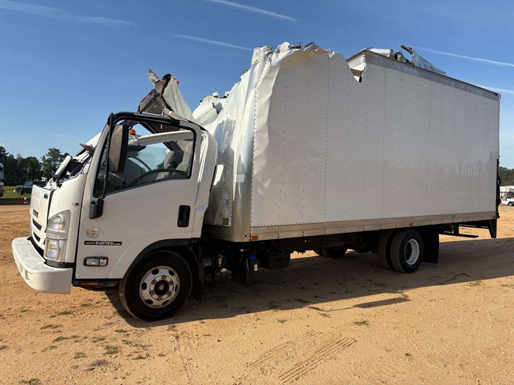 2021-isuzu-npr-image-1