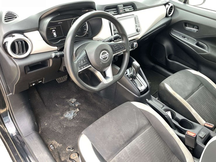 2021-nissan-versa-sv-4-door-sedan-(131,852-miles)-image-11