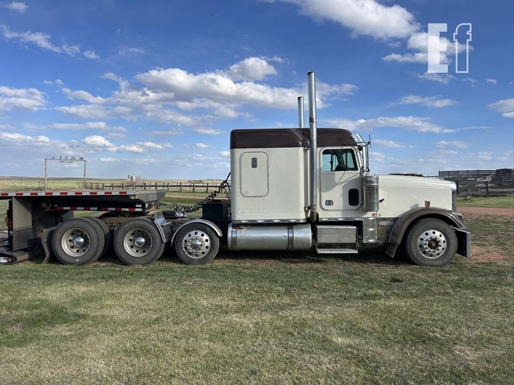 2006-freightliner-fld132-classic-xl-image-2