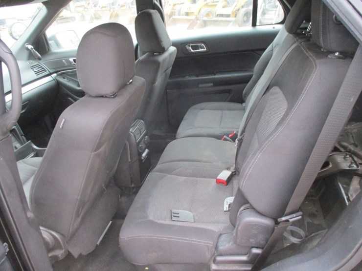 2017-ford-explorer-image-8