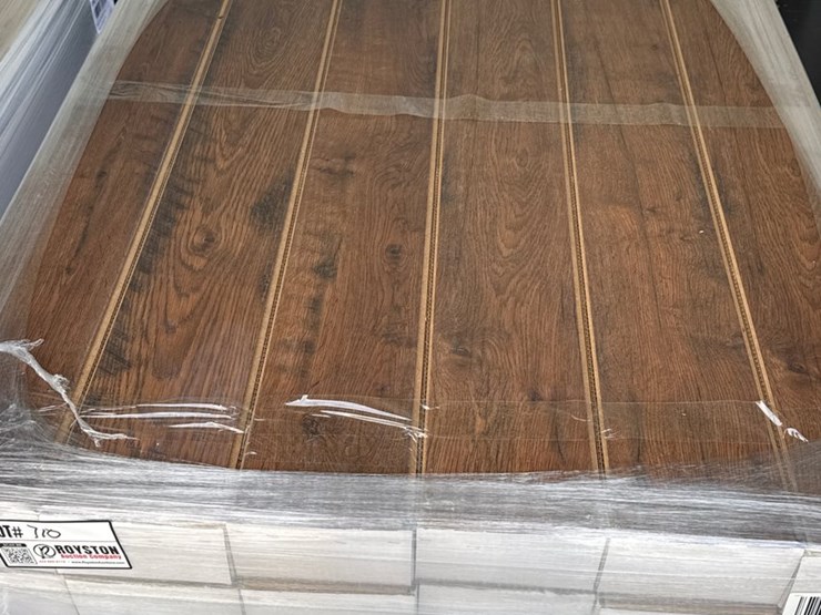 #710-•-483.60-total-sq.ft.-24-cartons-of-new-laminate-flooring-mohawk-product-is-western-row-red-clay-oak-image-2