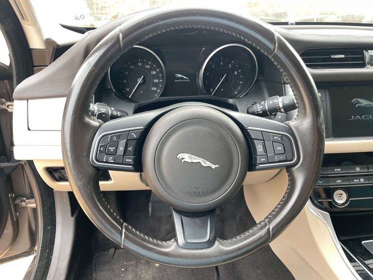 2017-jaguar-xf-4-door-sedan-(87,398-miles)-image-12