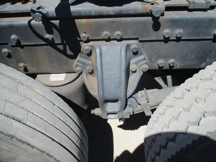2012-peterbilt-386-image-18