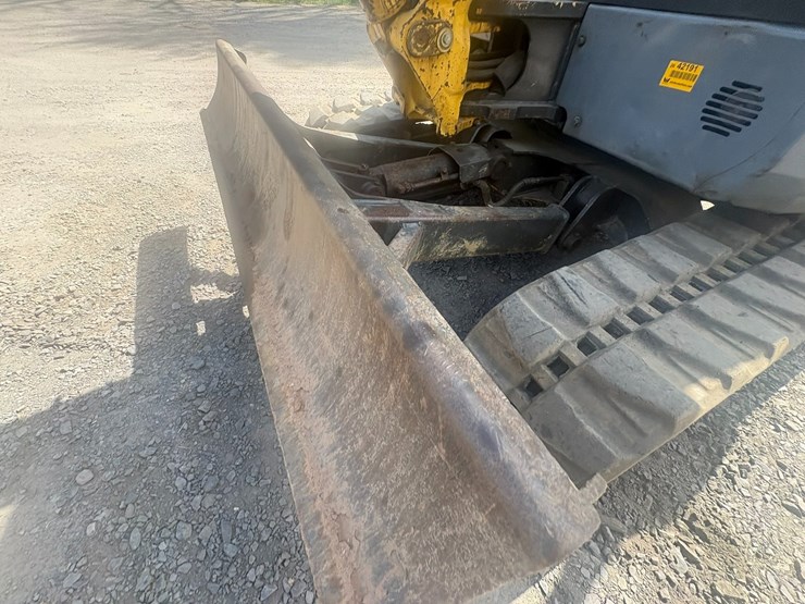 new-holland-e50b-image-38