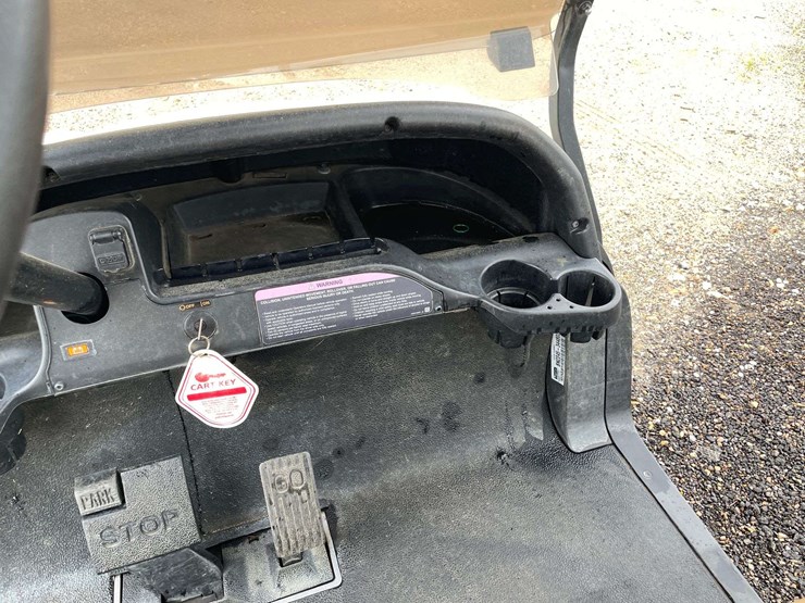 2022-club-car-tempo-2-passenger-48-volt-golf-cart-with-charger-image-10