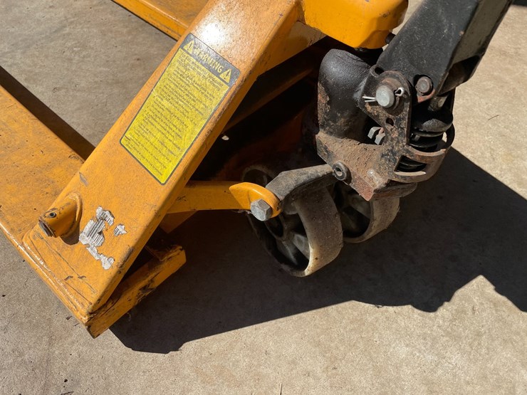 #1816-•-4,400-lbs.-pallet-jack-image-7