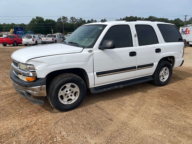 2005-chevrolet-tahoe-image-1