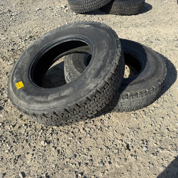 #40620 • Lot of (2) 295/75R22.5 Tires INV# 40620