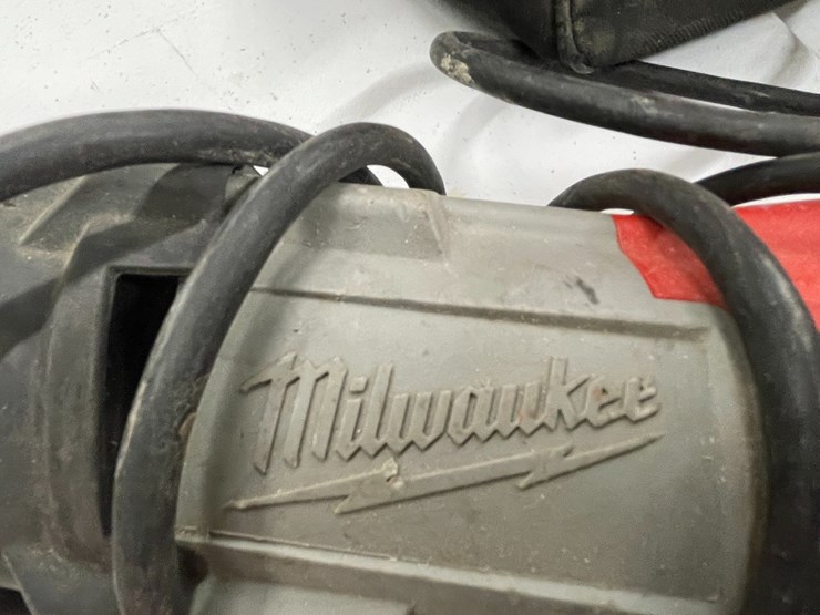 #8615-•-milwaukee-corded-sawzall-image-11