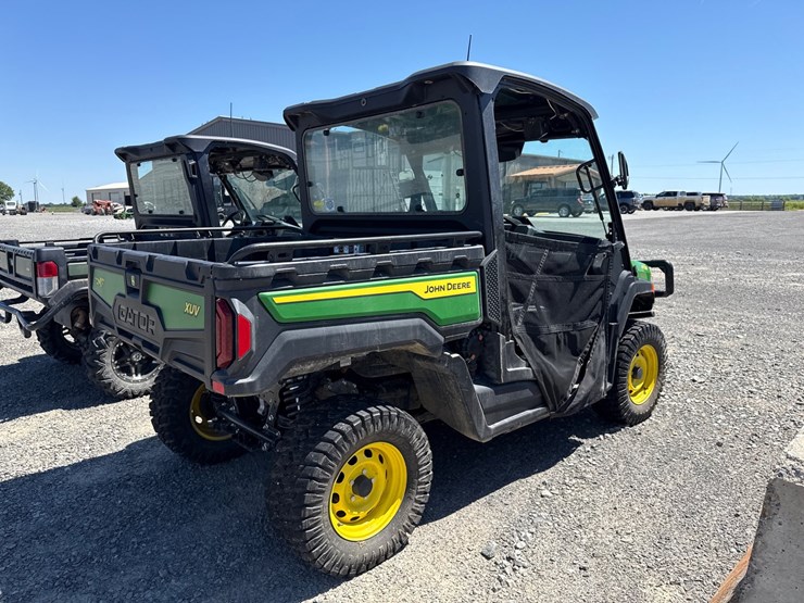 2025-john-deere-gator-image-3