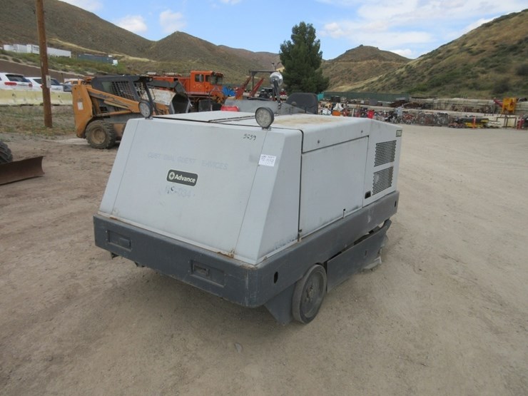 advance-7765-ride-on-floor-sweeper,-image-1