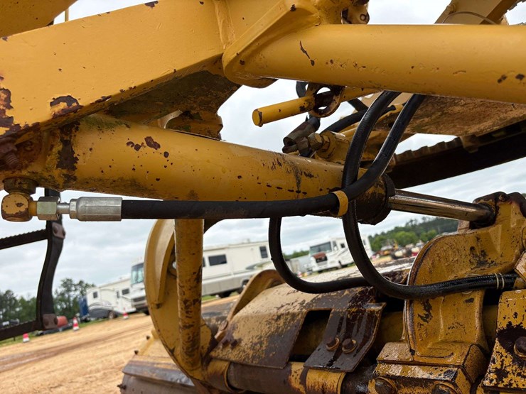caterpillar-120-image-40
