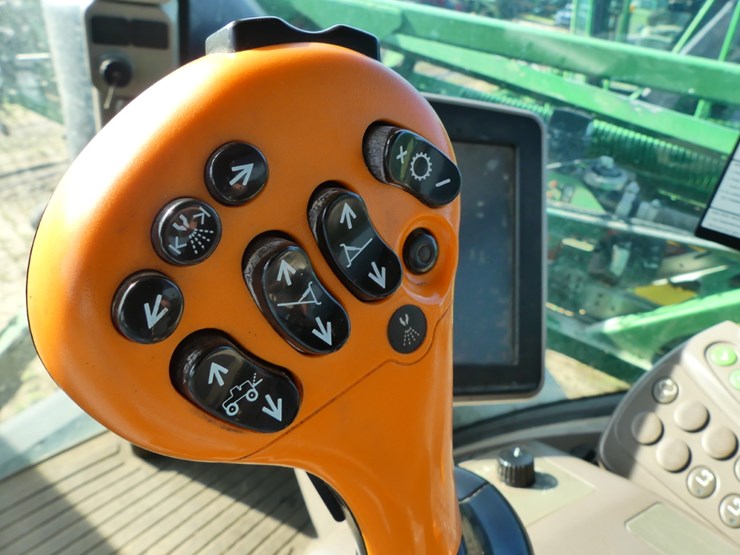 2015-john-deere-r4030-image-19