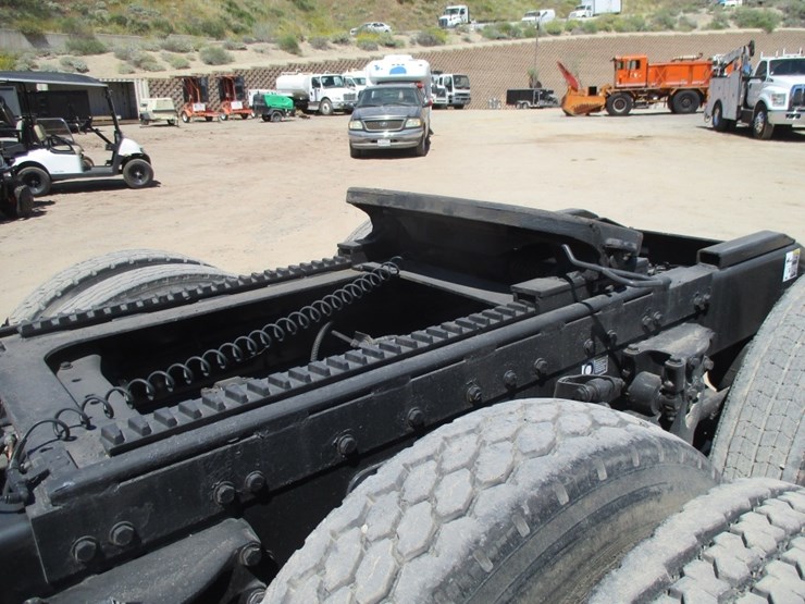 2008-peterbilt-367-image-15