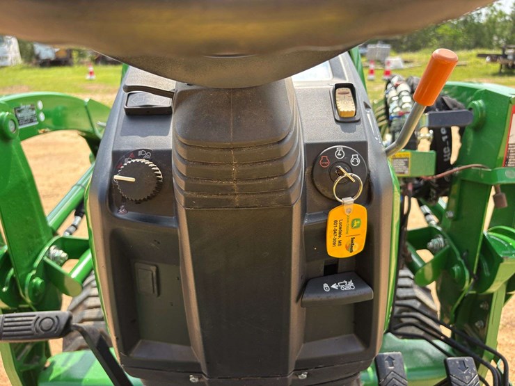 2025-john-deere-1025r-image-14