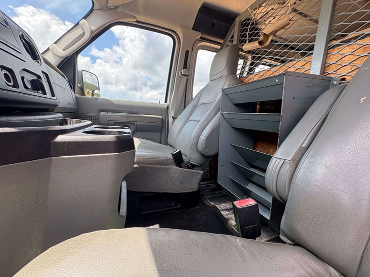 2009-utility-van-image-17